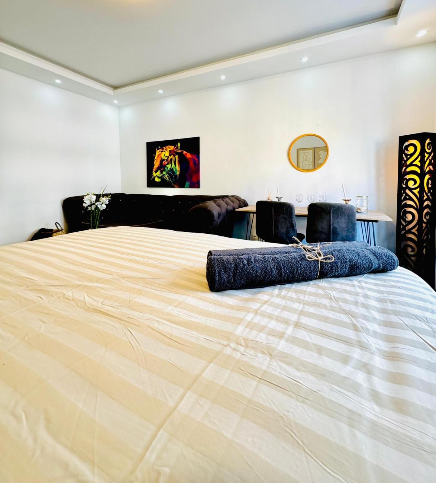7br For Big Groups, With Great Location
