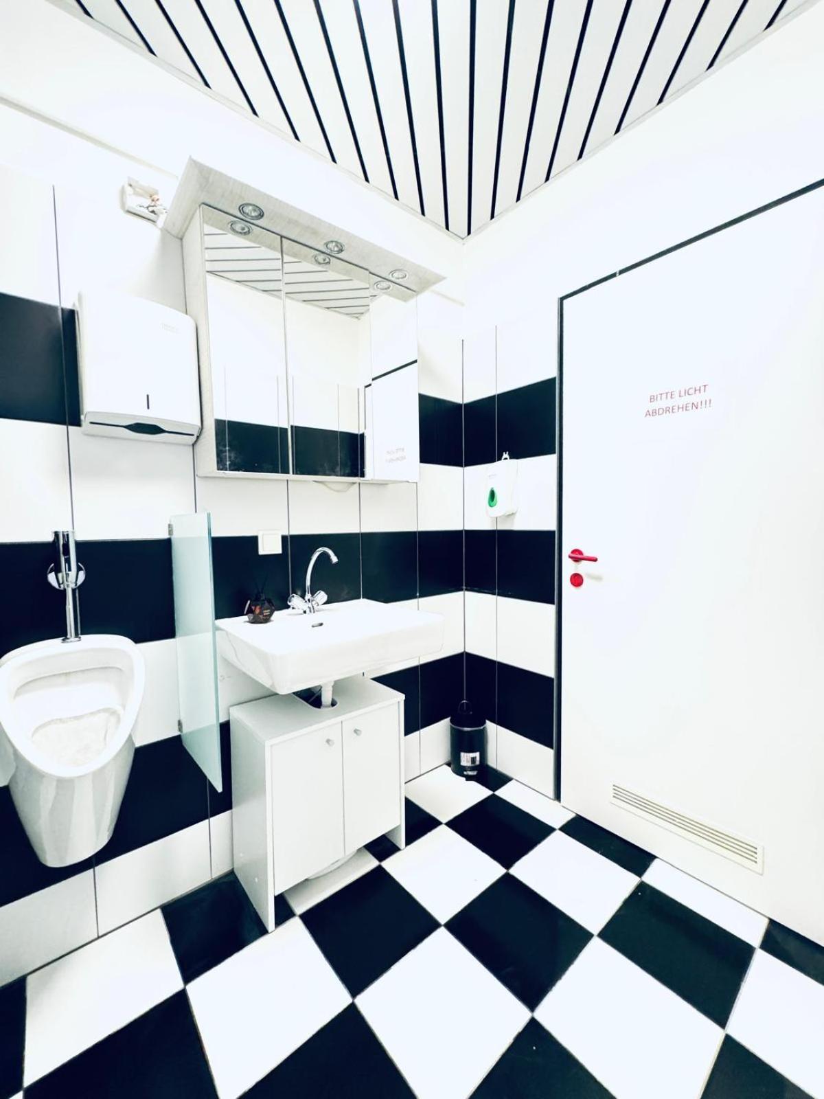 7br For Big Groups, With Great Location Apartment *