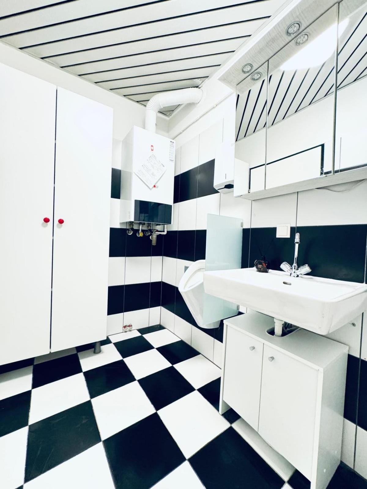 7br For Big Groups, With Great Location