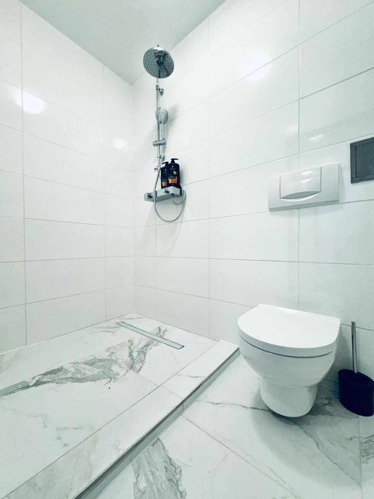 7br For Big Groups, With Great Location