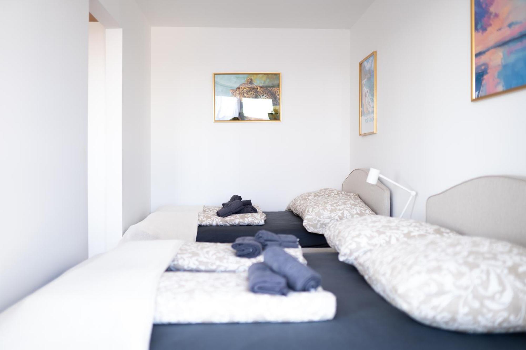 Stylish Modern With Terrace & Free Parking