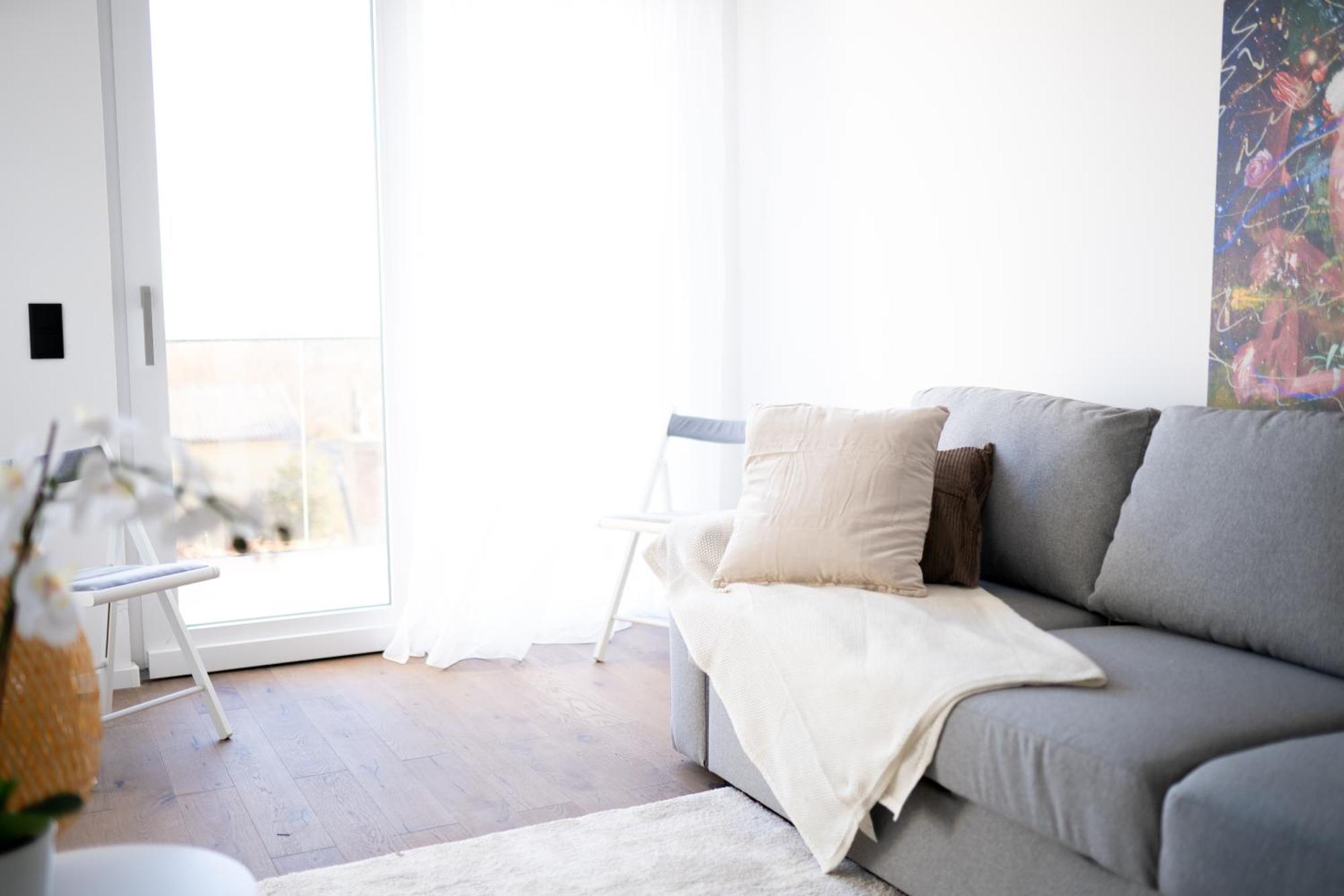 Stylish Modern With Terrace & Free Parking Apartment
