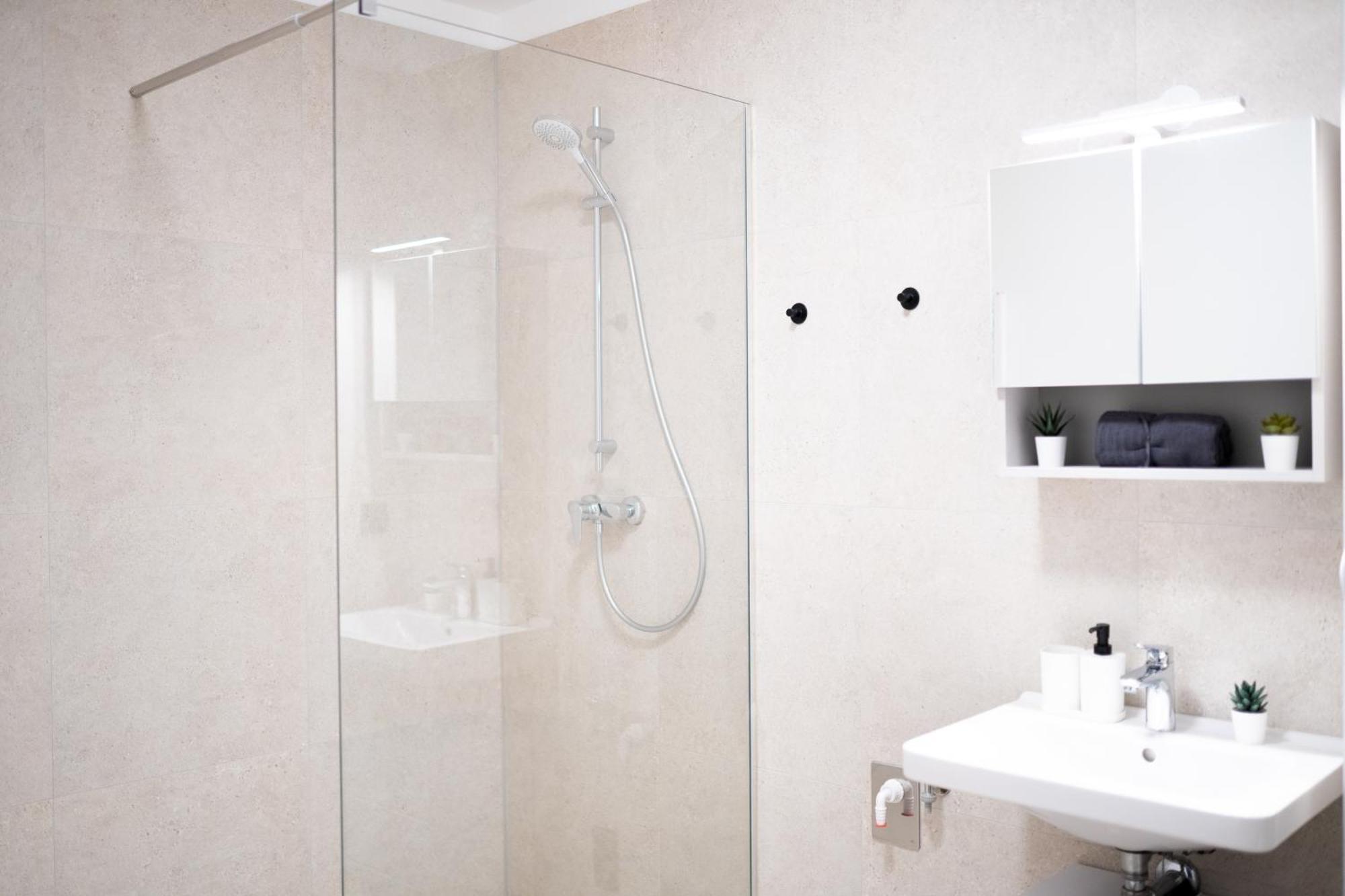 Stylish Modern With Terrace & Free Parking Apartment Vienna