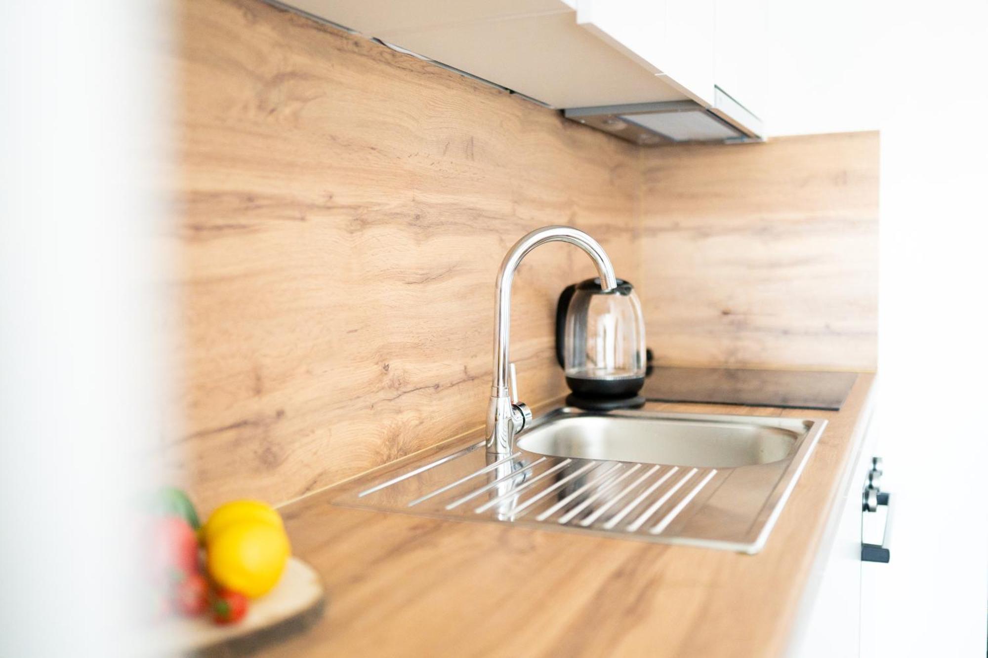 Stylish Modern With Terrace & Free Parking Apartment *