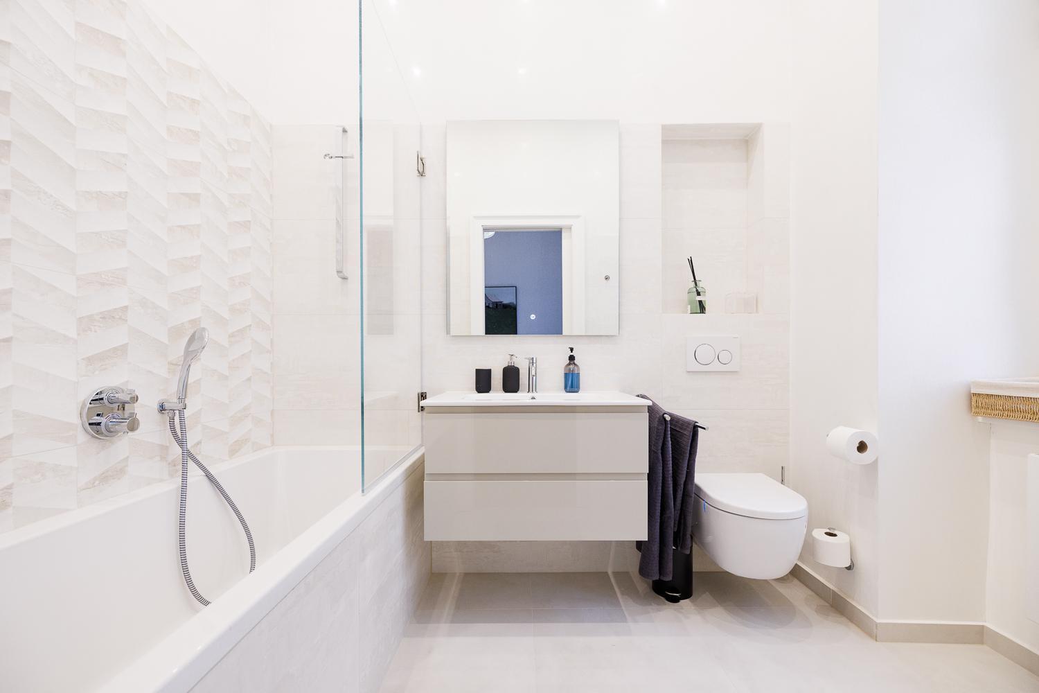 Ultra Spacious 3-bedroom 3-bath Steps From Vienna's Historic Heart