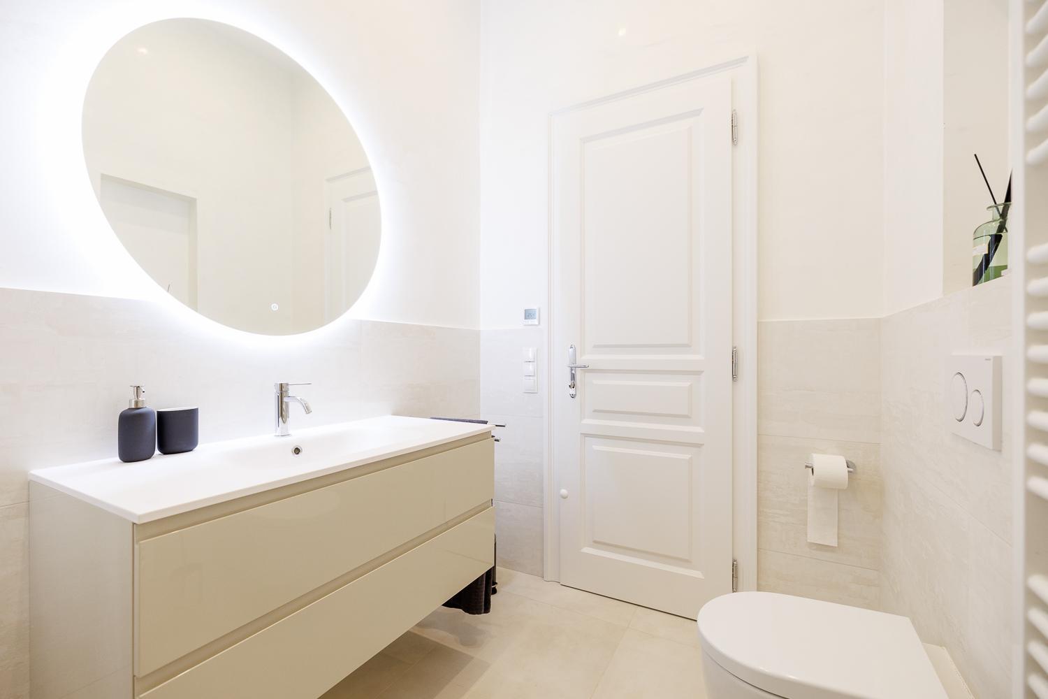 Apartment Ultra Spacious 3-bedroom 3-bath Steps From Vienna's Historic Heart *