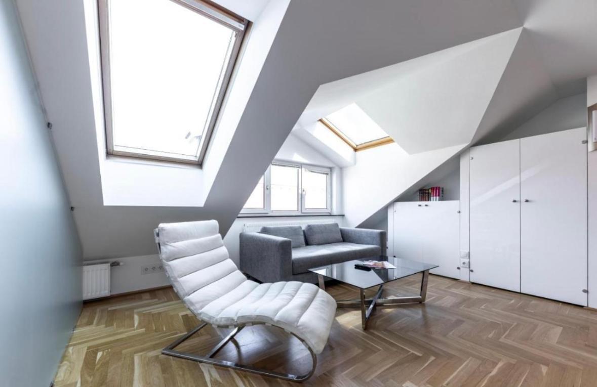 Penthouse Apartment *