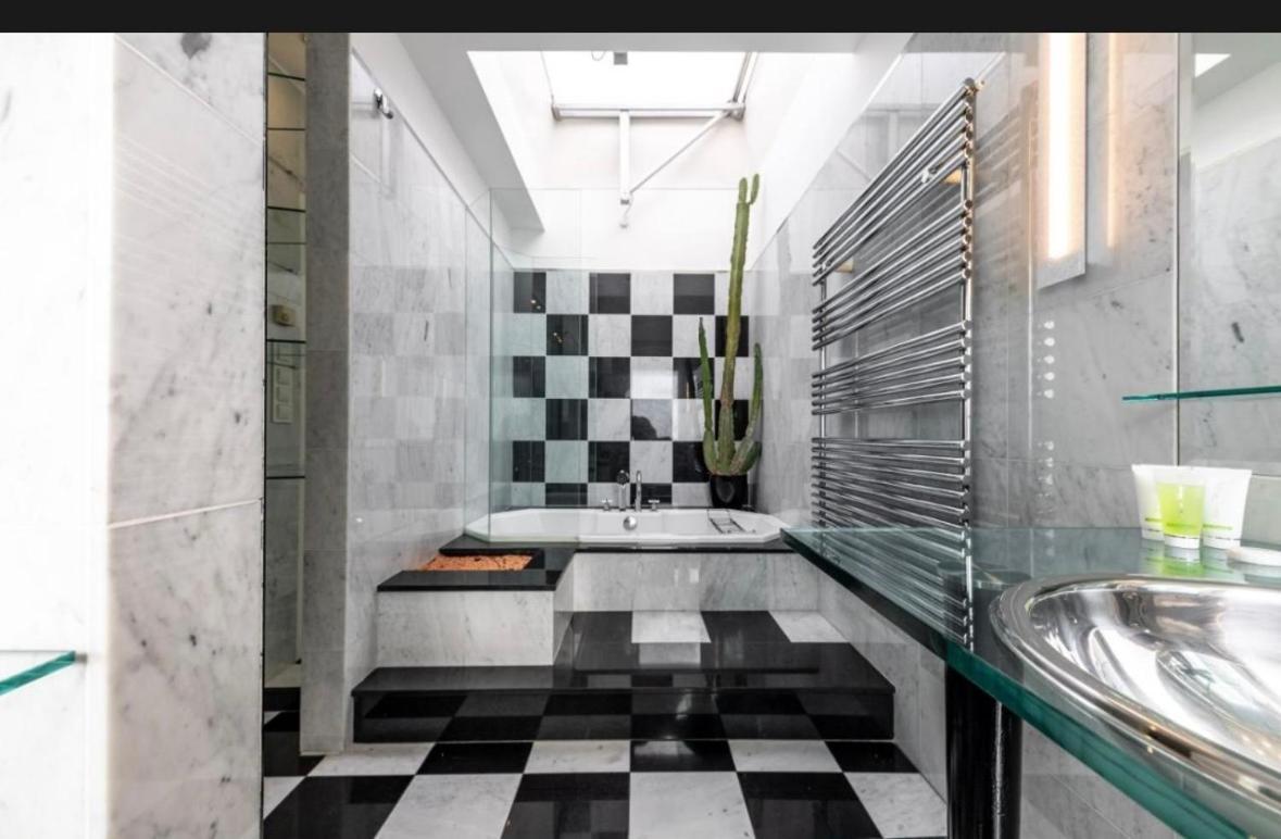 Penthouse Apartment *