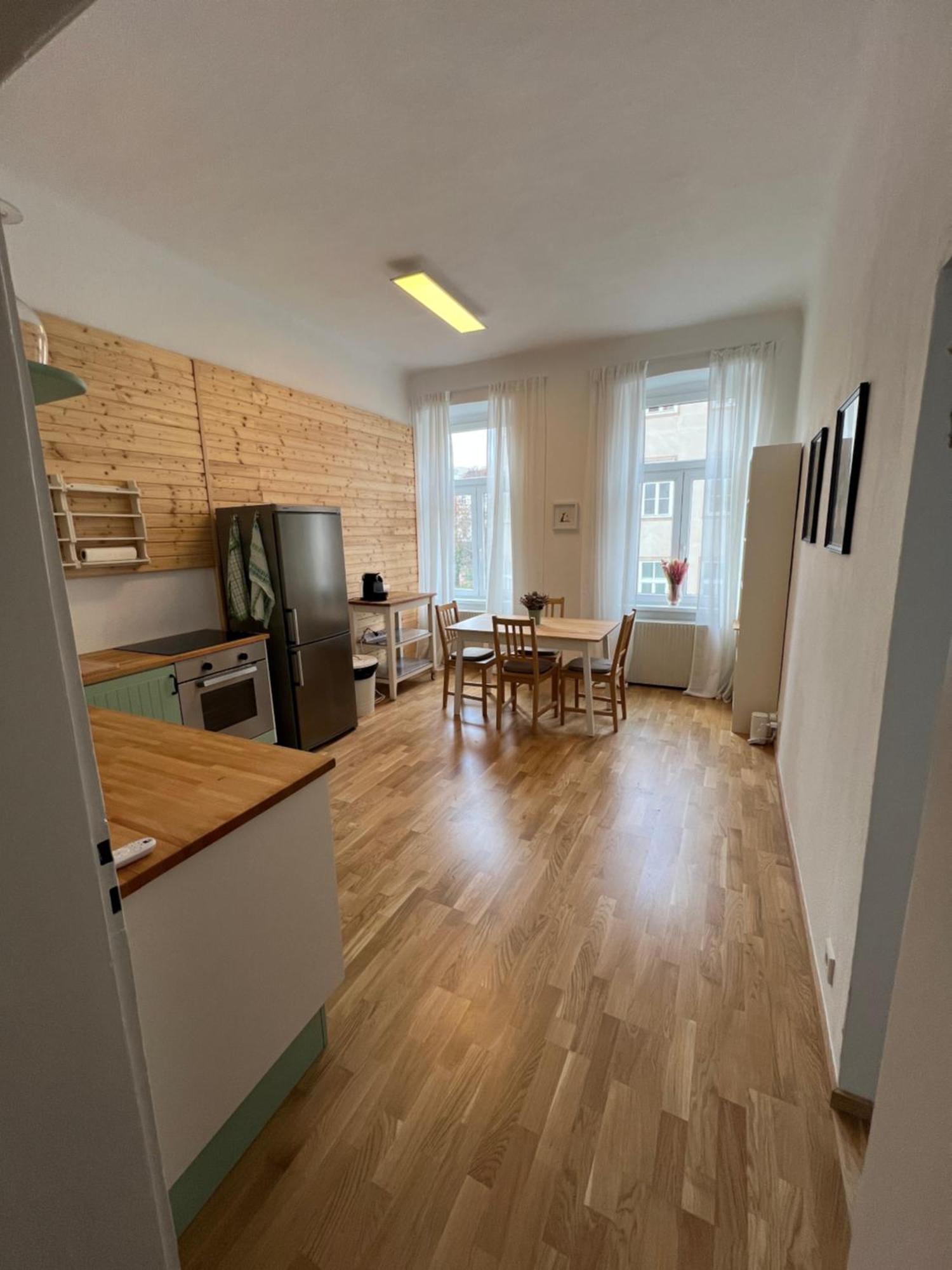 Charming New In Next To Stadthalle Vienna
