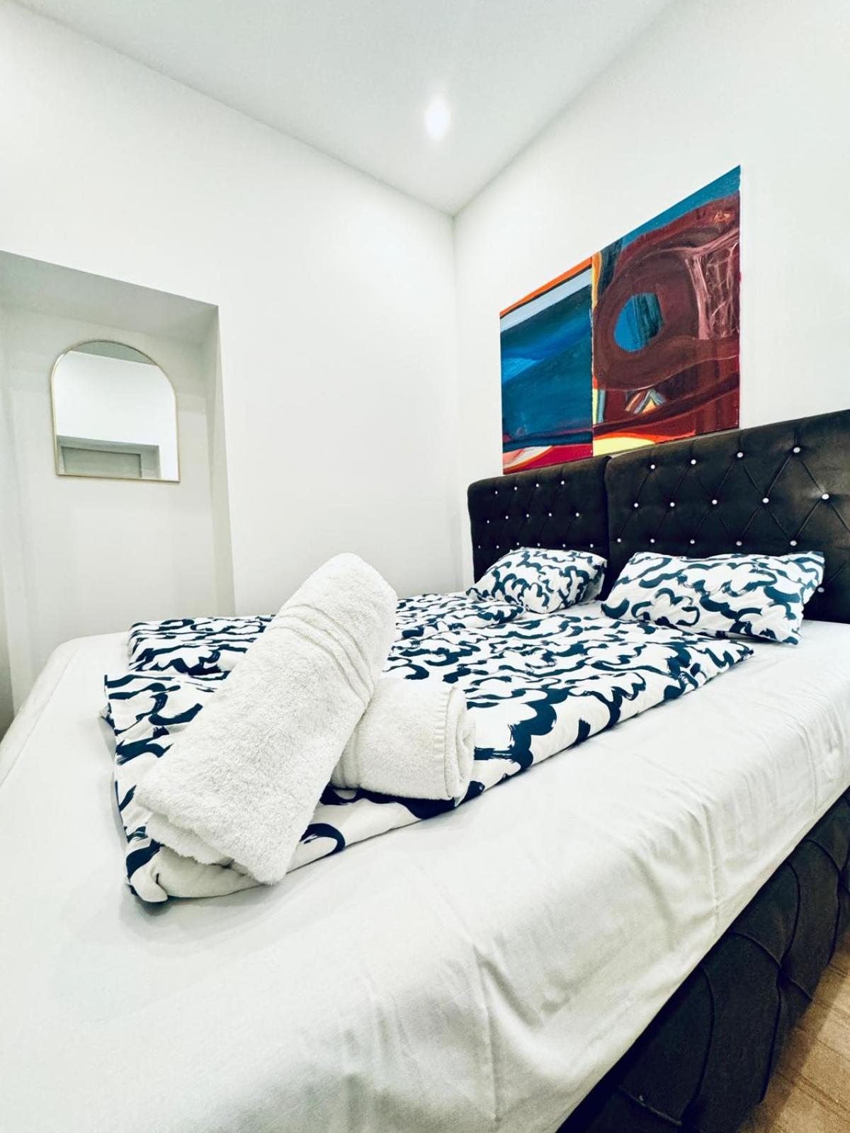 Convenient 4br Shared For 11p, 10 Min To Atzgersdorf Apartamento