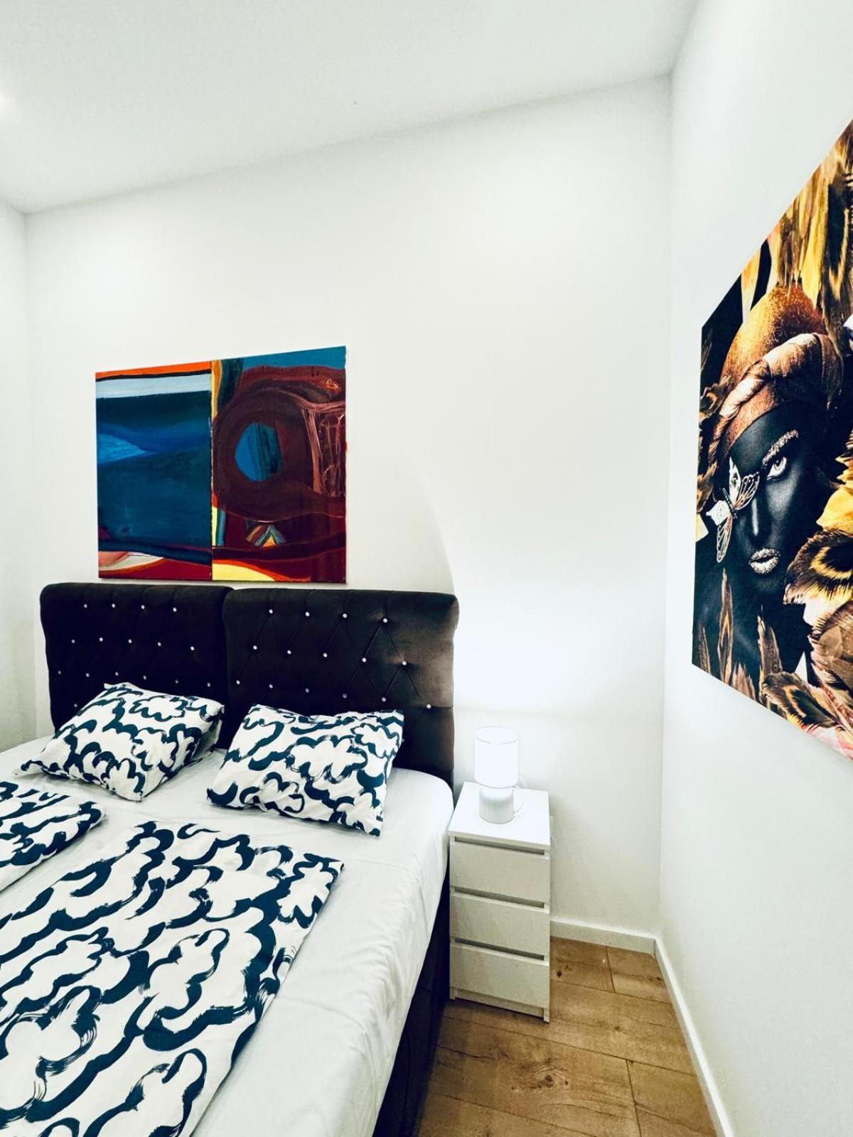 Convenient 4br Shared For 11p, 10 Min To Atzgersdorf Apartamento Viena