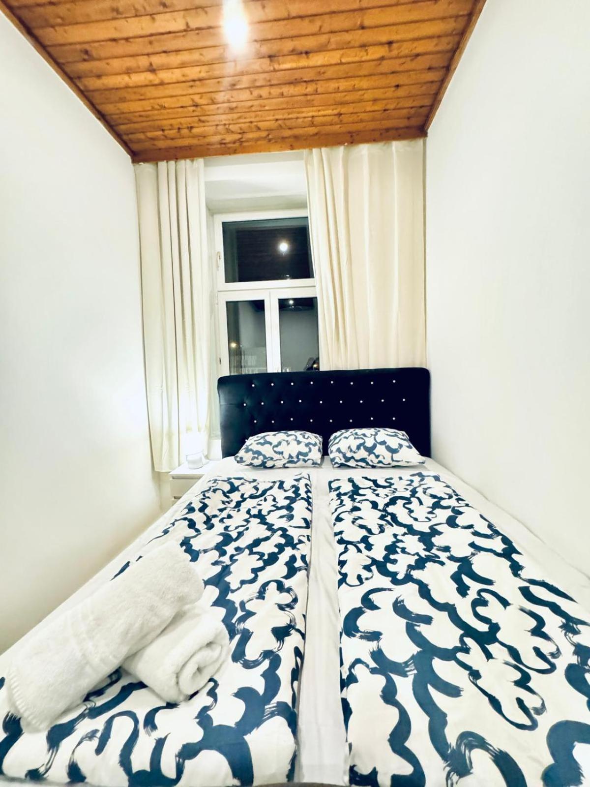 Convenient 4br Shared For 11p, 10 Min To Atzgersdorf Viena