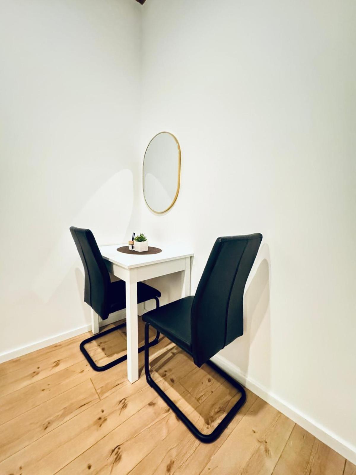 Convenient 4br Shared For 11p, 10 Min To Atzgersdorf Apartamento