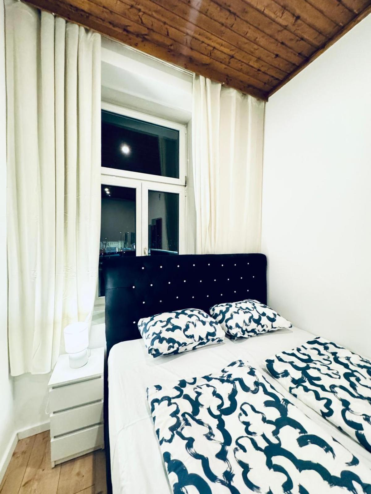 Convenient 4br Shared For 11p, 10 Min To Atzgersdorf * Viena