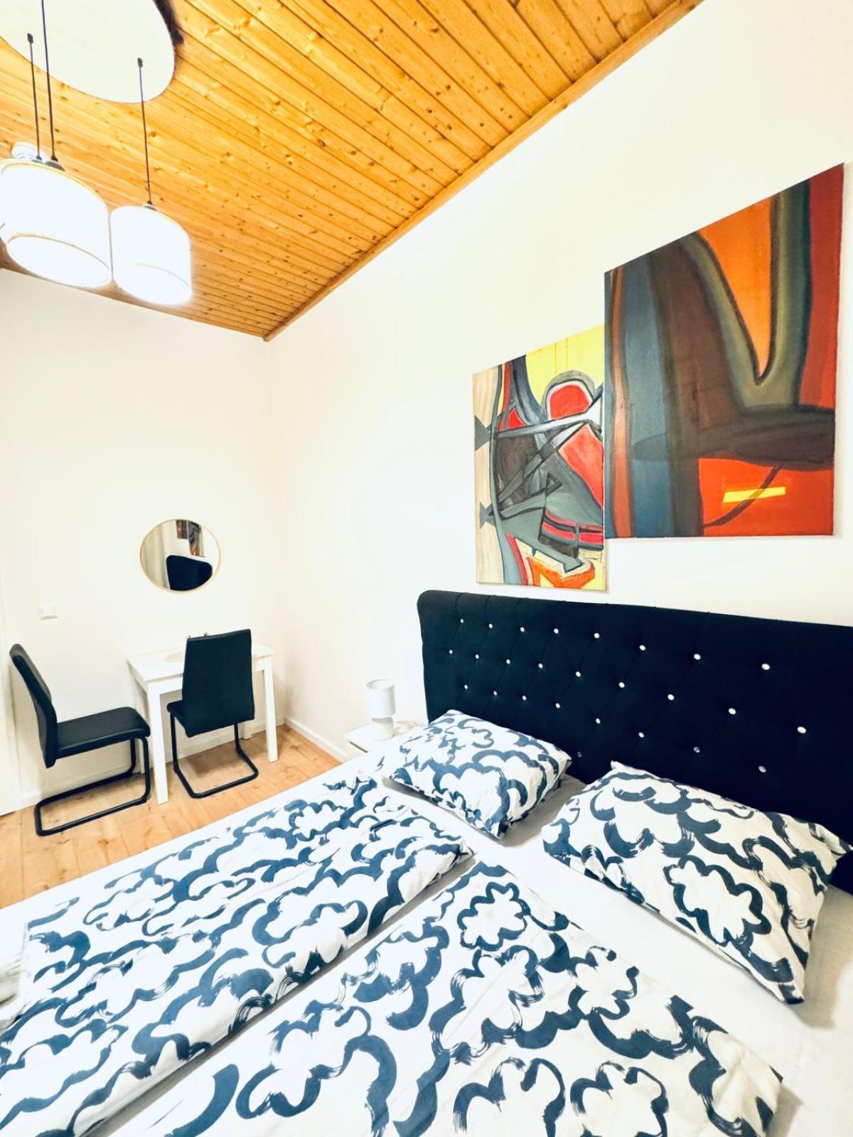 Convenient 4br Shared For 11p, 10 Min To Atzgersdorf Apartamento *