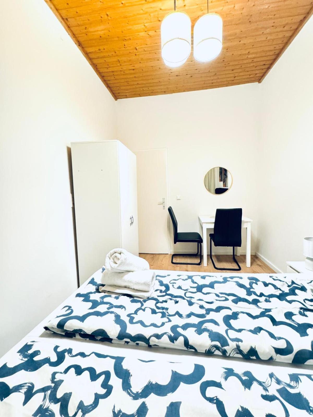 Convenient 4br Shared For 11p, 10 Min To Atzgersdorf Apartamento