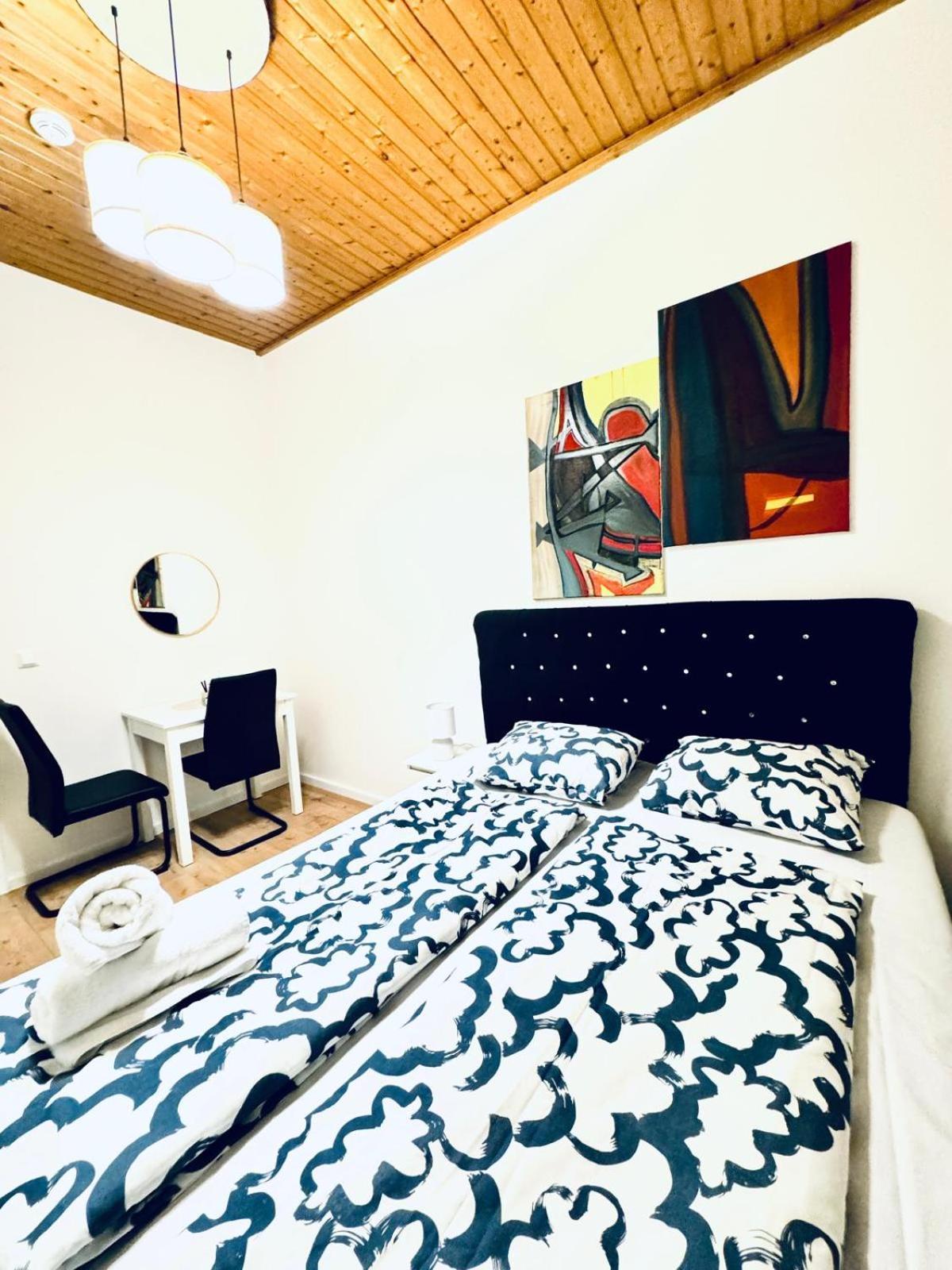 Convenient 4br Shared For 11p, 10 Min To Atzgersdorf Apartamento Viena