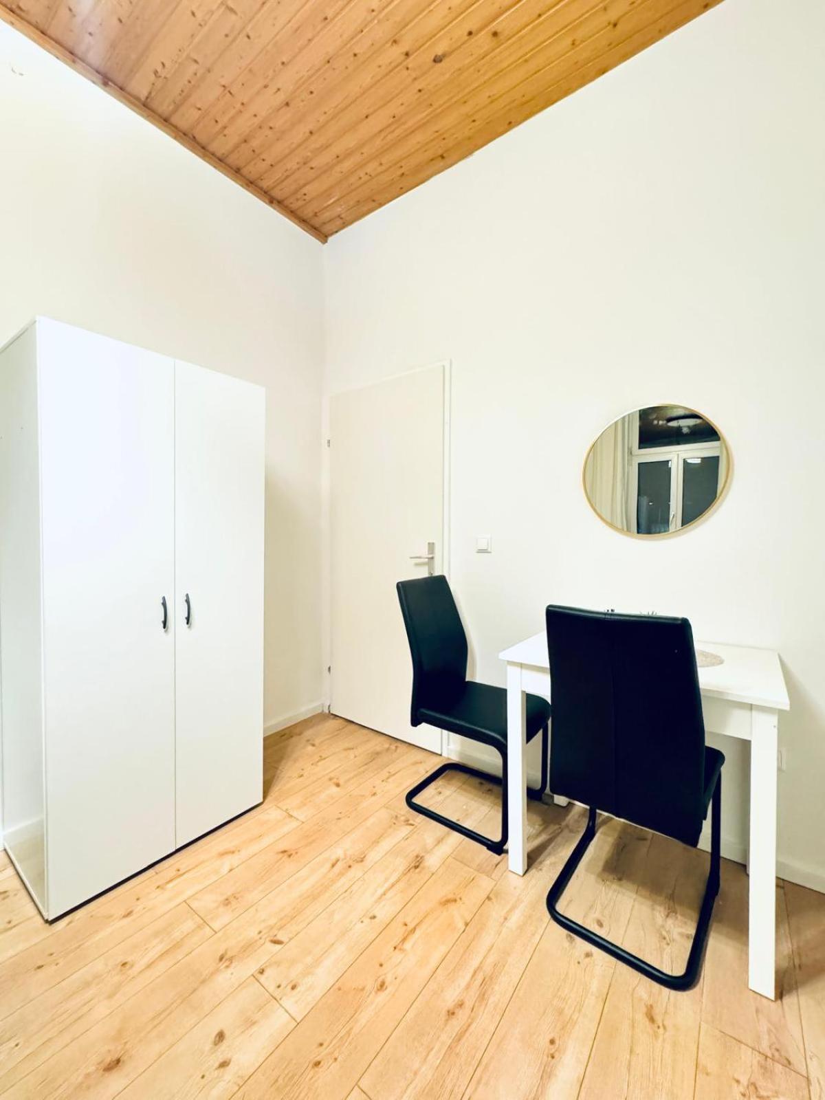 Convenient 4br Shared For 11p, 10 Min To Atzgersdorf Viena