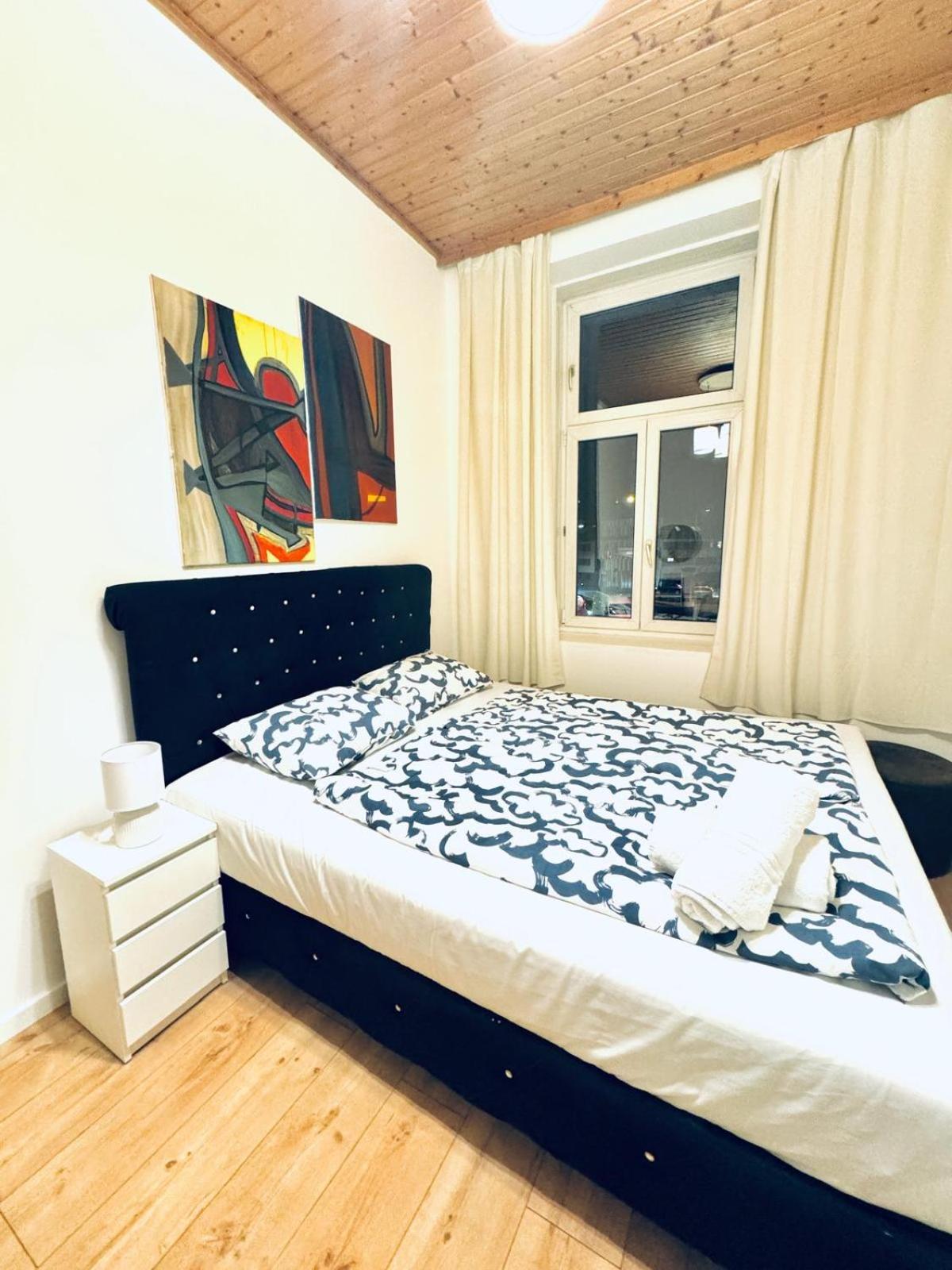 Convenient 4br Shared For 11p, 10 Min To Atzgersdorf Apartamento