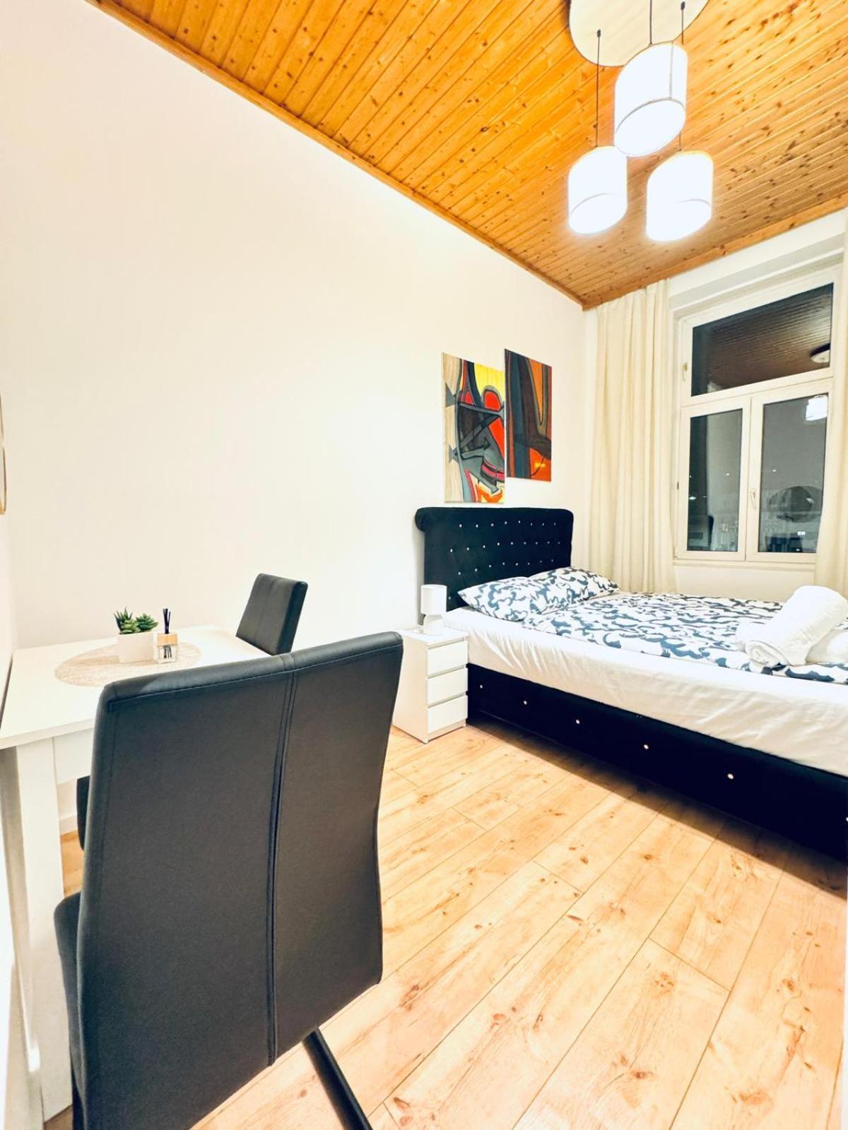 Convenient 4br Shared For 11p, 10 Min To Atzgersdorf Apartamento Viena