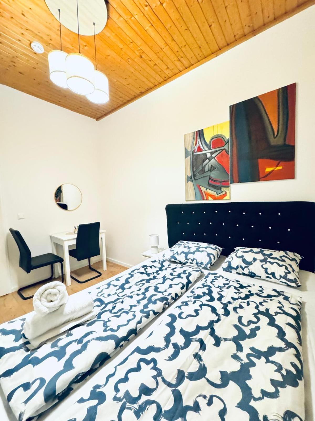 Convenient 4br Shared For 11p, 10 Min To Atzgersdorf Apartamento