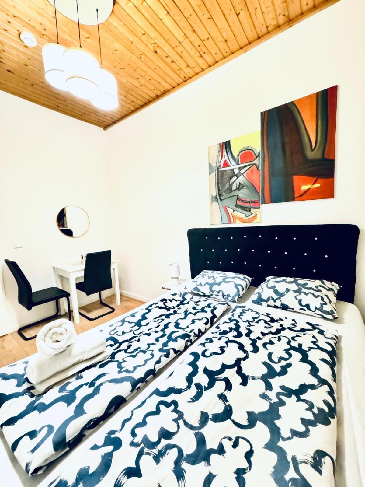 Apartamento Convenient 4br Shared For 11p, 10 Min To Atzgersdorf Viena