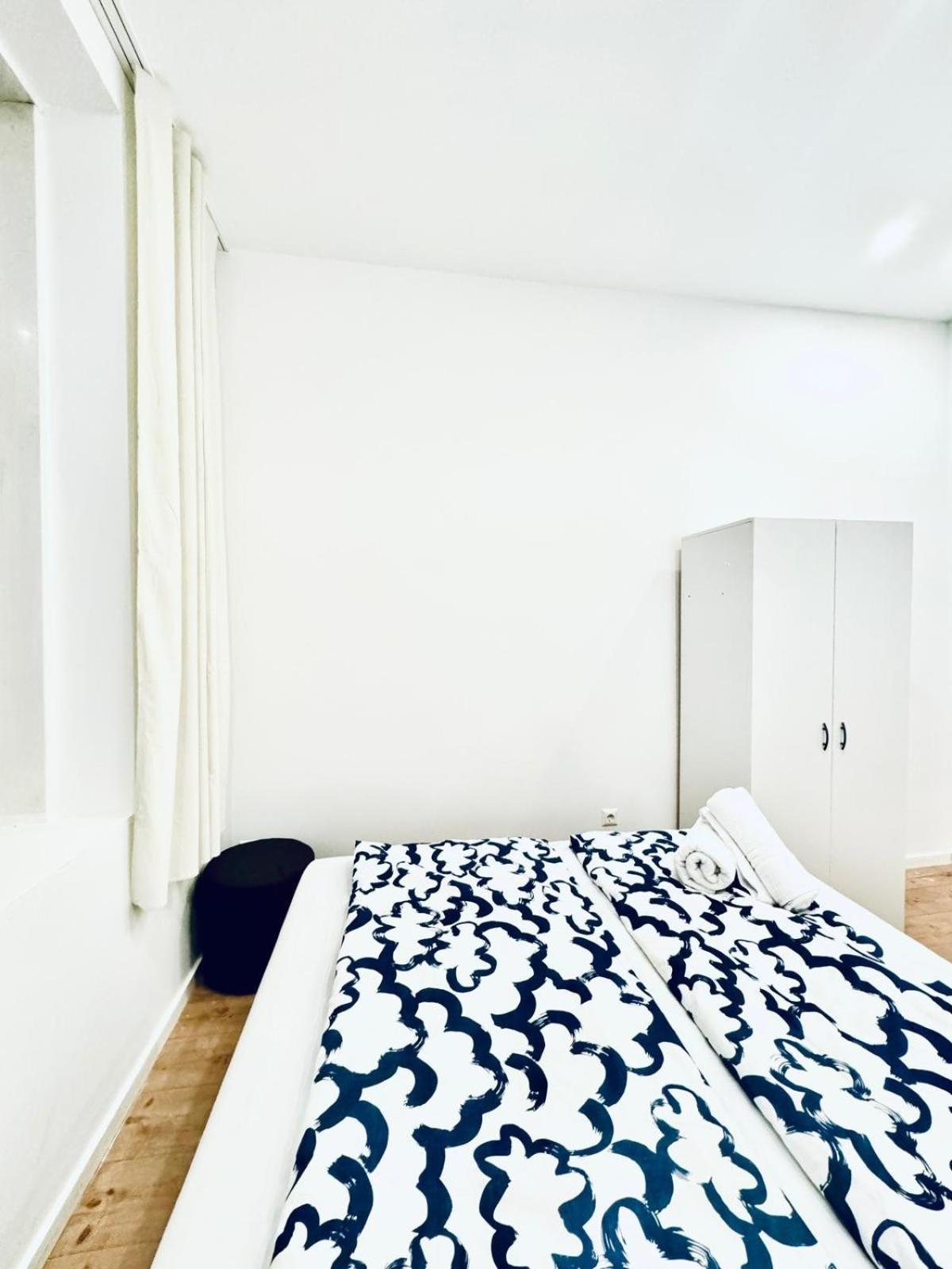 Convenient 4br Shared For 11p, 10 Min To Atzgersdorf Apartamento