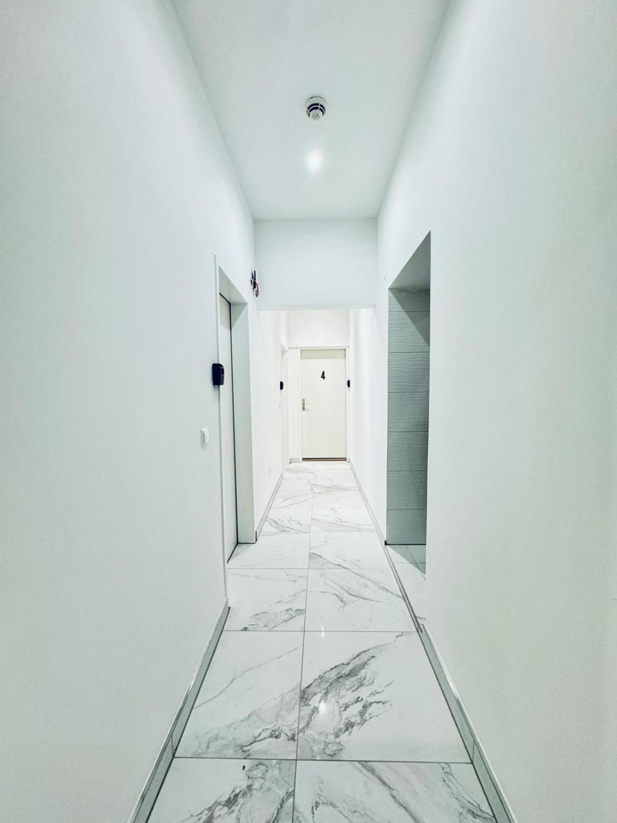 Convenient 4br Shared For 11p, 10 Min To Atzgersdorf Viena