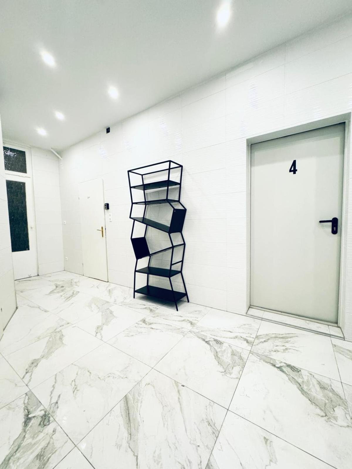 Convenient 4br Shared For 11p, 10 Min To Atzgersdorf Viena