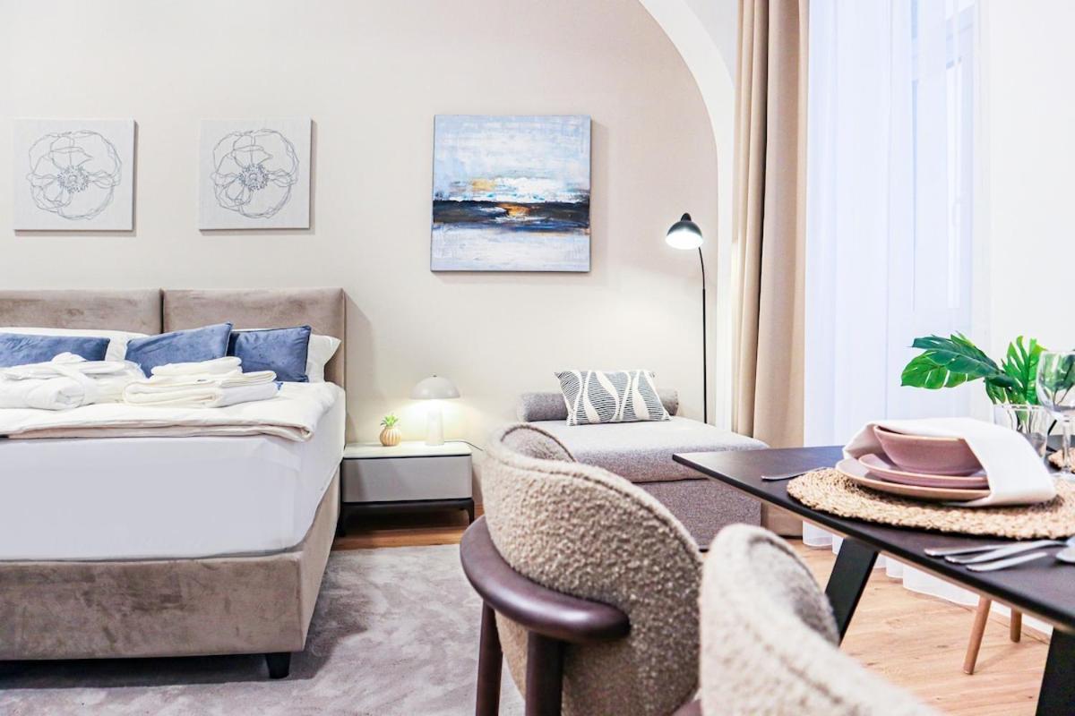 Deluxe Apartment *