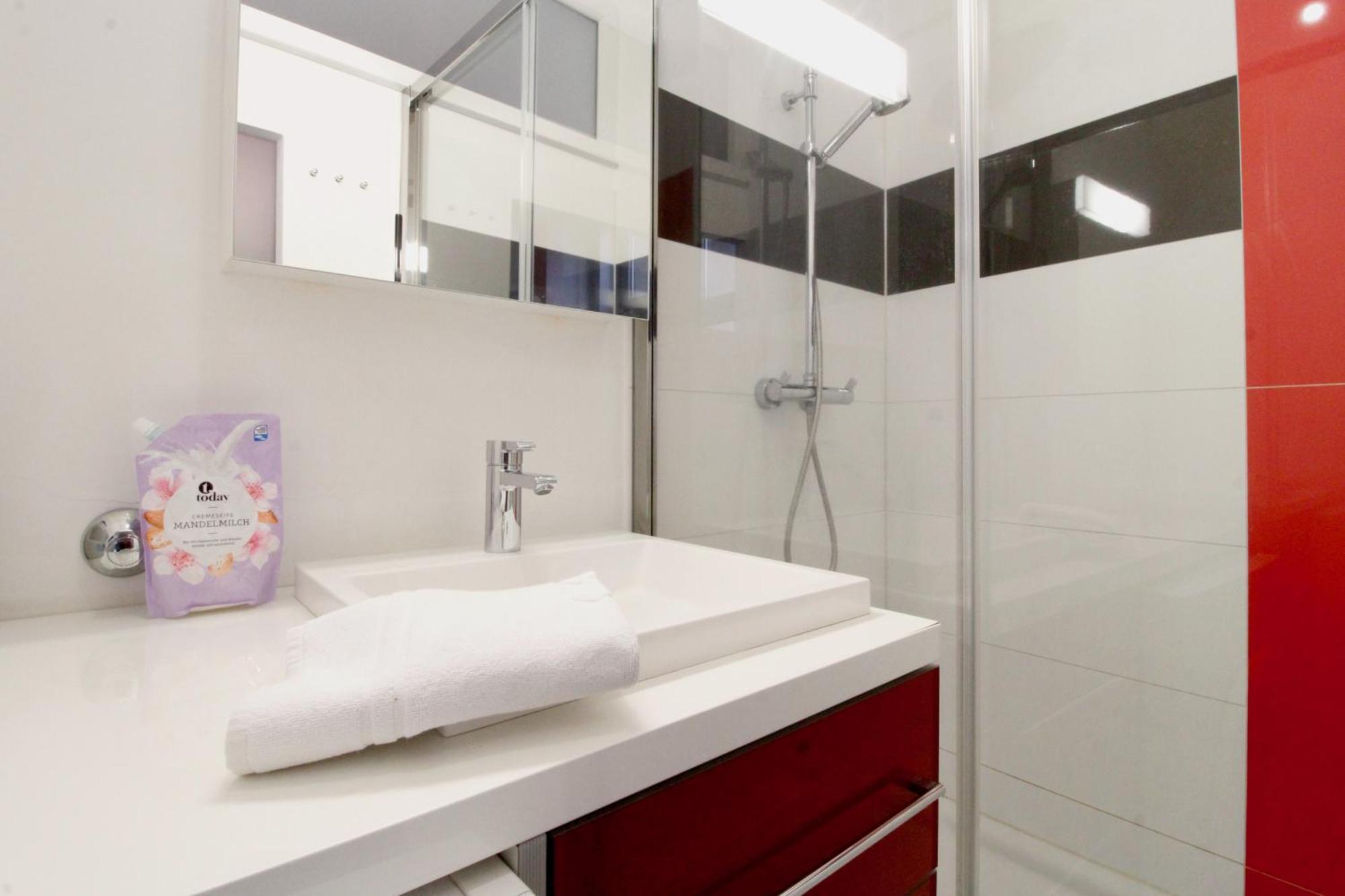 Bright Elegant Flat In Center