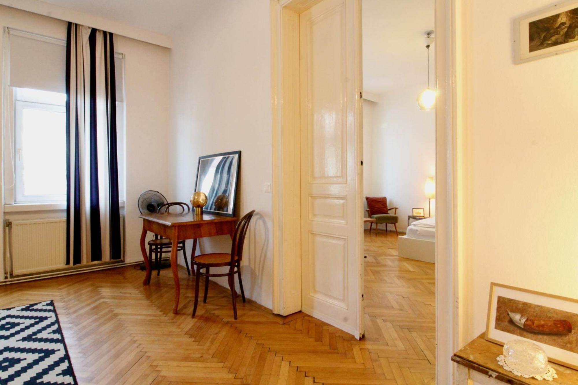 Bright Elegant Flat In Center Apartment *