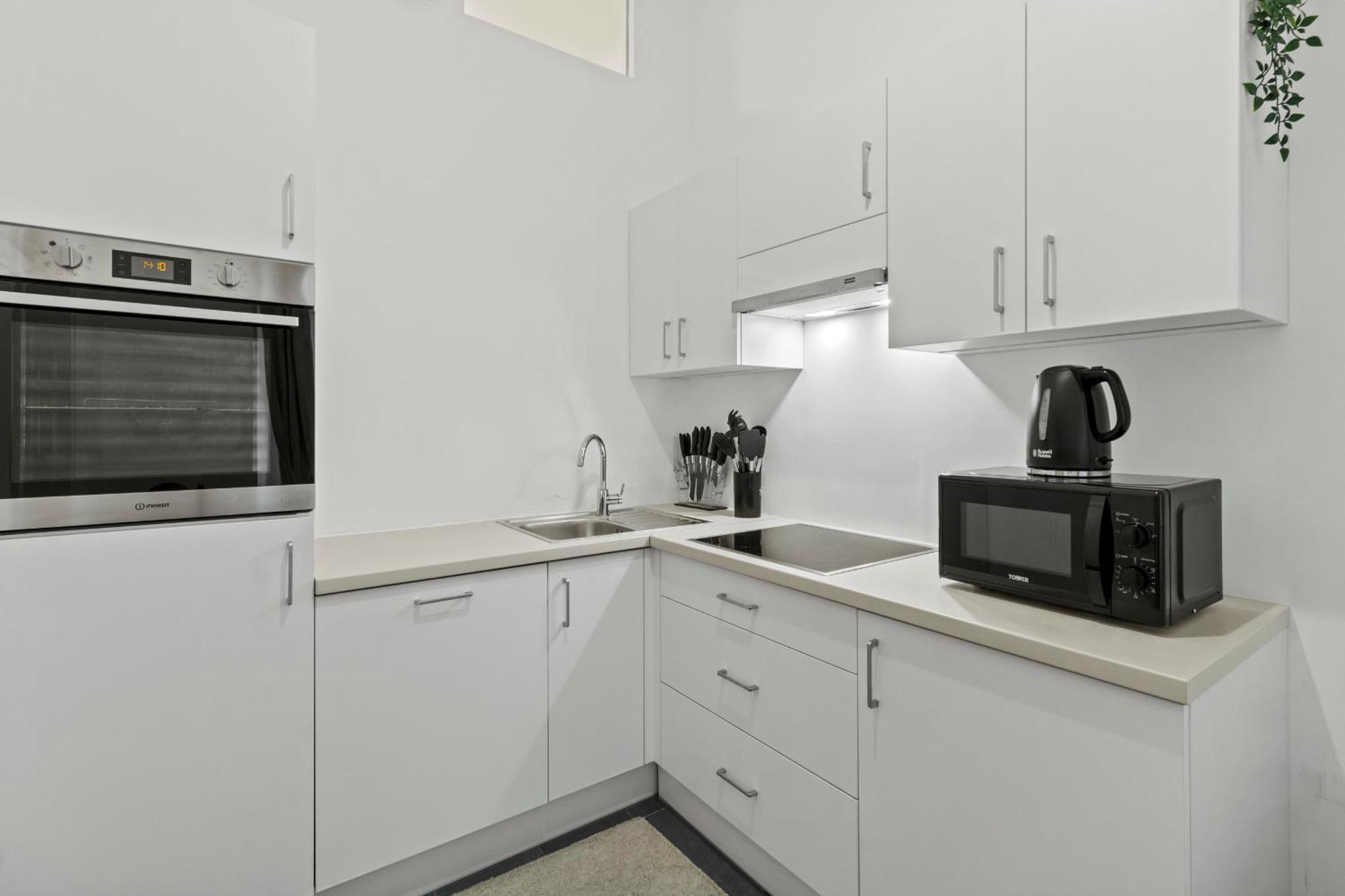 Apartment Next To Shopping Street And Subway Station, Few Minutes To Stephansplatz *