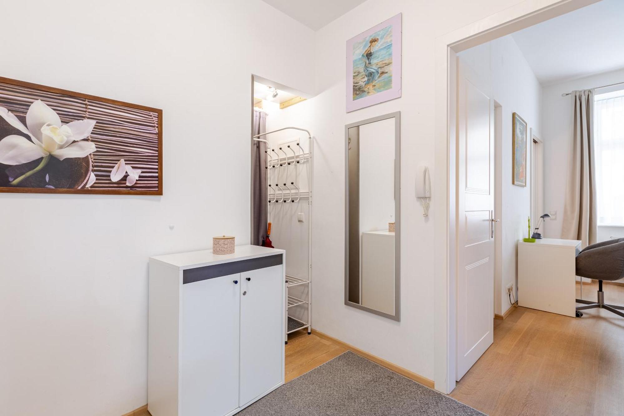 Chic Parisienne A - French Flair In The Heart Of Apartment Vienna