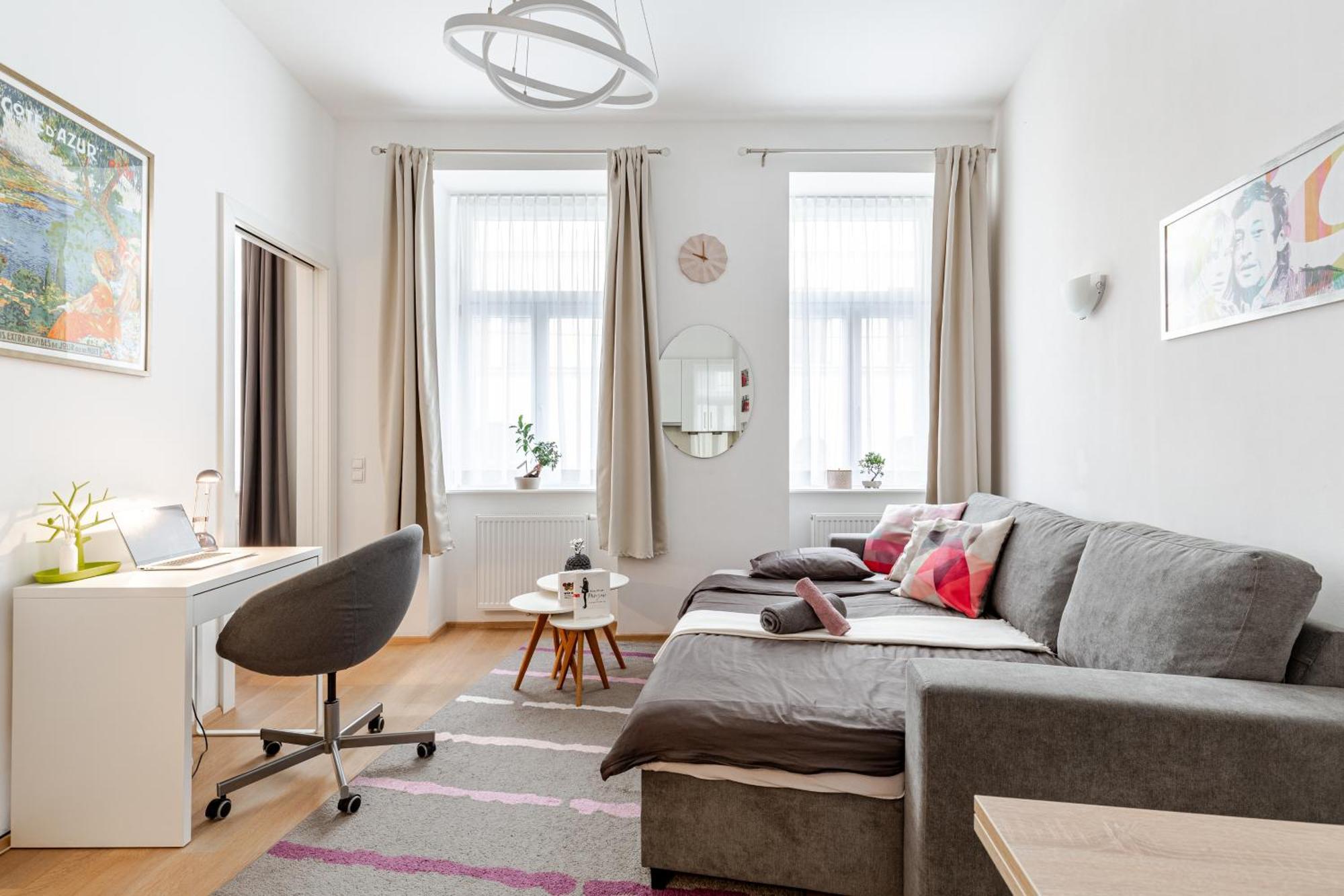 Apartment Chic Parisienne A - French Flair In The Heart Of Vienna