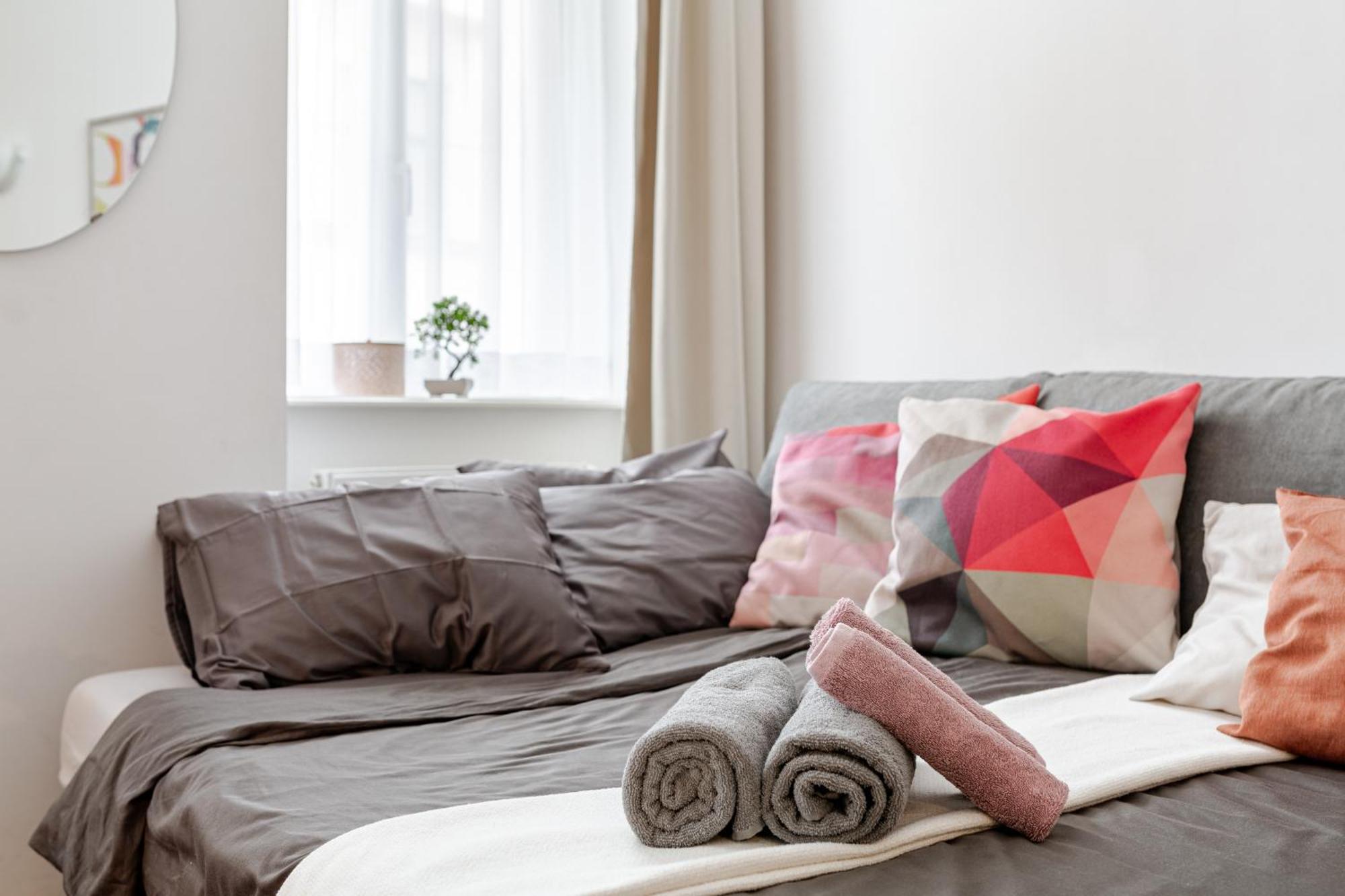 Chic Parisienne A - French Flair In The Heart Of Apartment