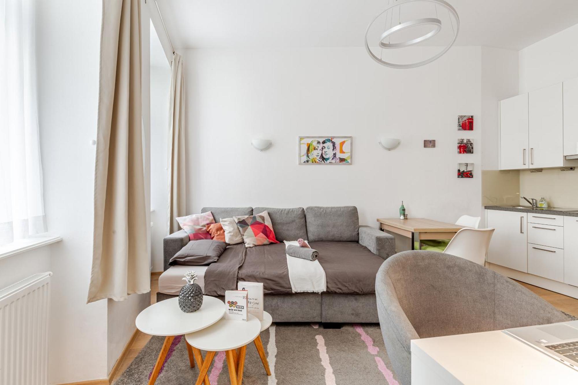 Chic Parisienne A - French Flair In The Heart Of *