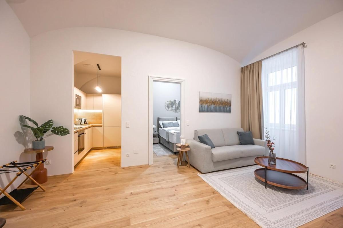 Luxe - With Aircondition! Apartment