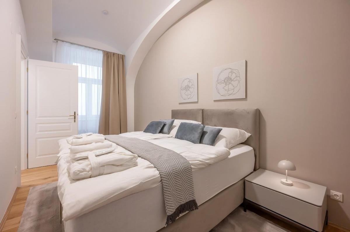 Majestic Apartment