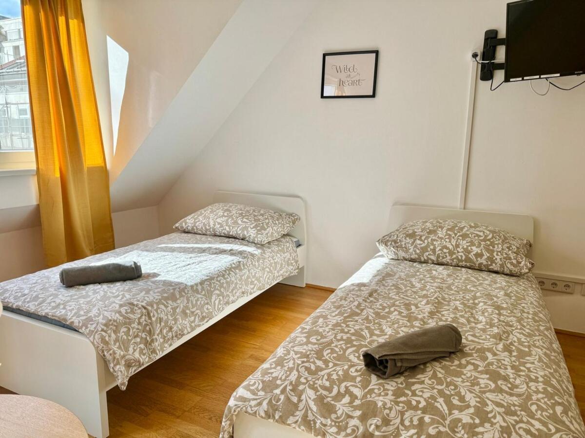 75 M2 Rooftop Central Apartment
