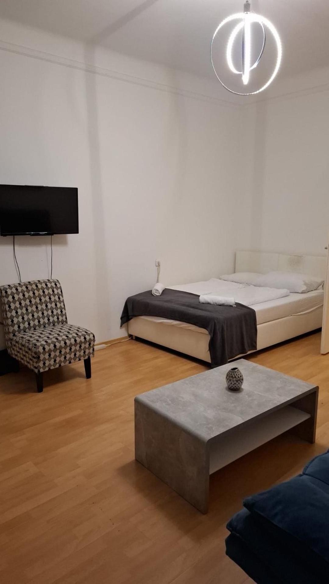 Comfy 1-bedroom Apartment, 10 Min To Westbahnhof Apartment