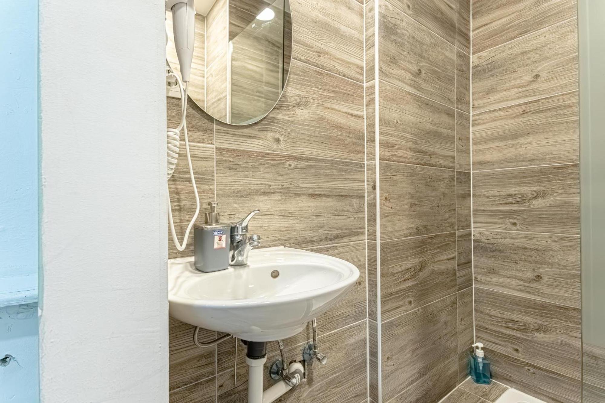 Apartment Shopping Paradise 9br Complex Ideal For 22 People *