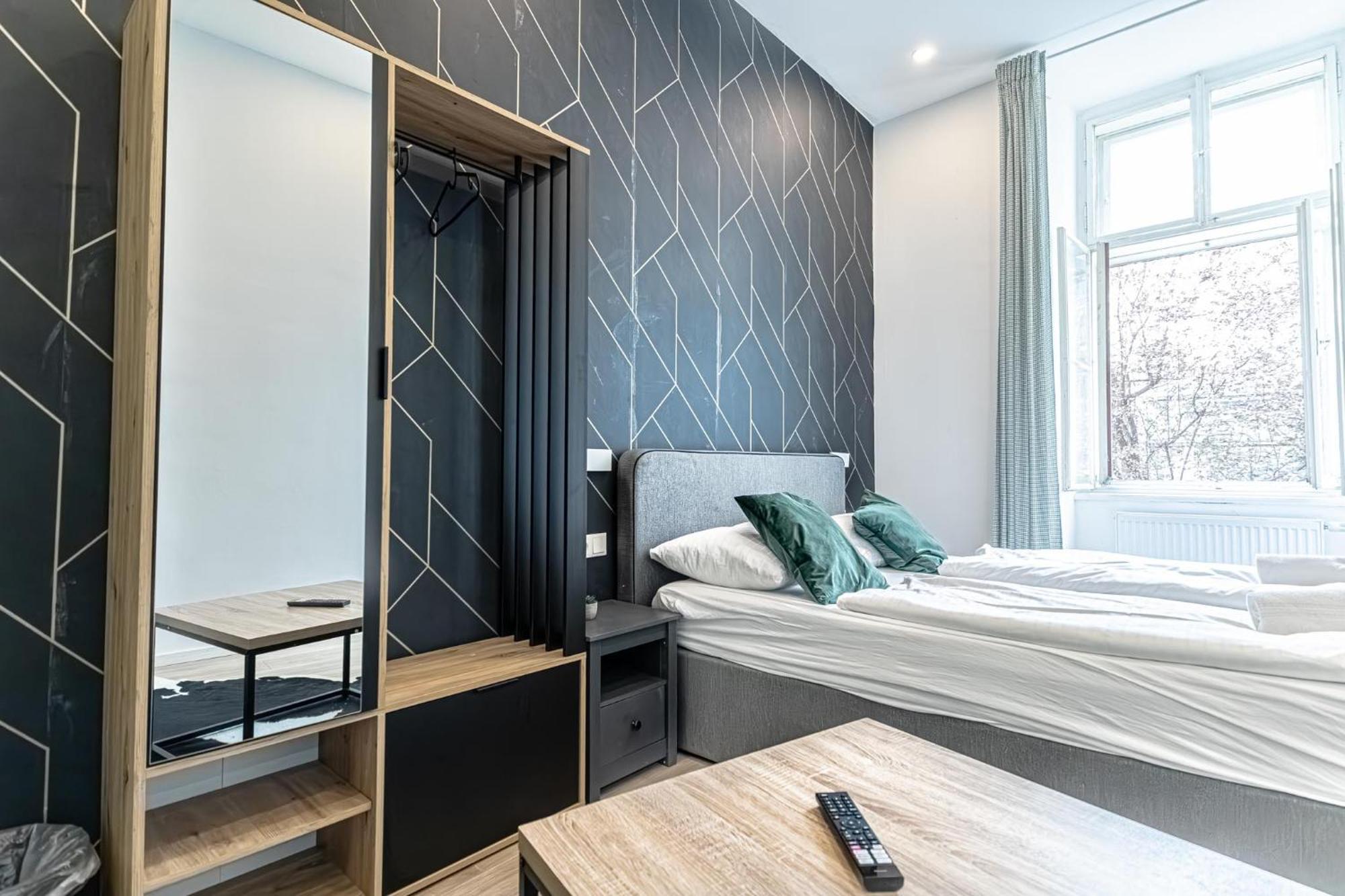Apartment Shopping Paradise 9br Complex Ideal For 22 People