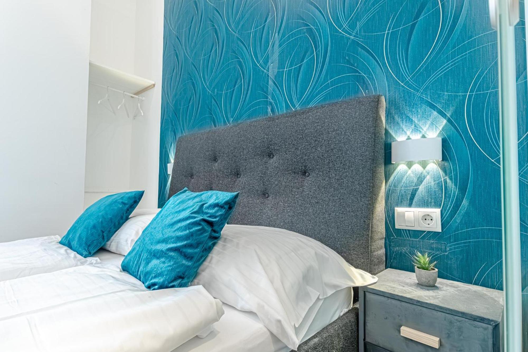Apartment Shopping Paradise 9br Complex Ideal For 22 People