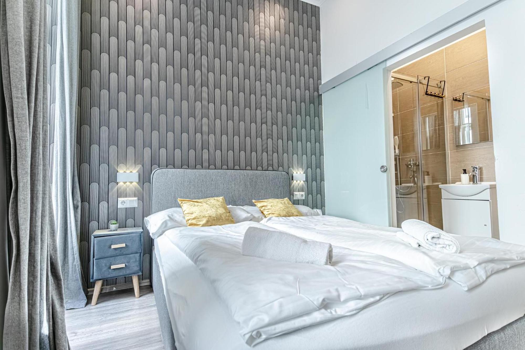 Shopping Paradise 9br Complex Ideal For 22 People