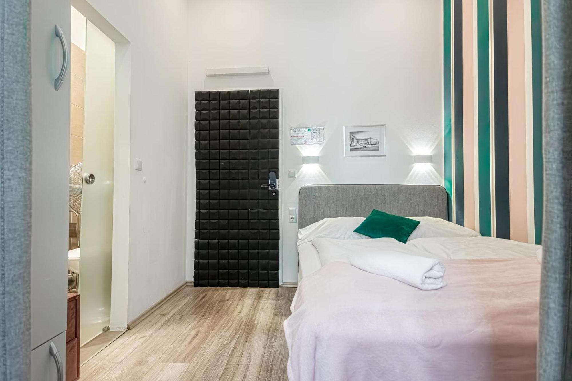 Shopping Paradise 9br Complex Ideal For 22 People Vienna