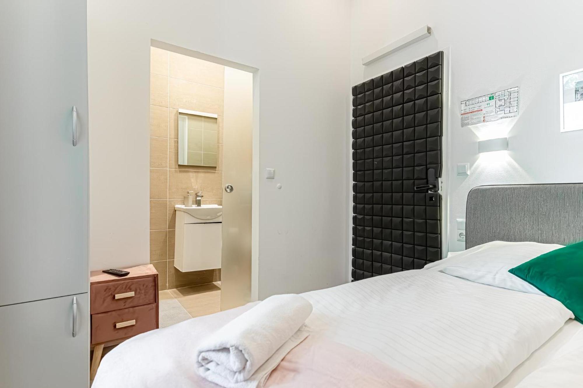 Shopping Paradise 9br Complex Ideal For 22 People Apartment