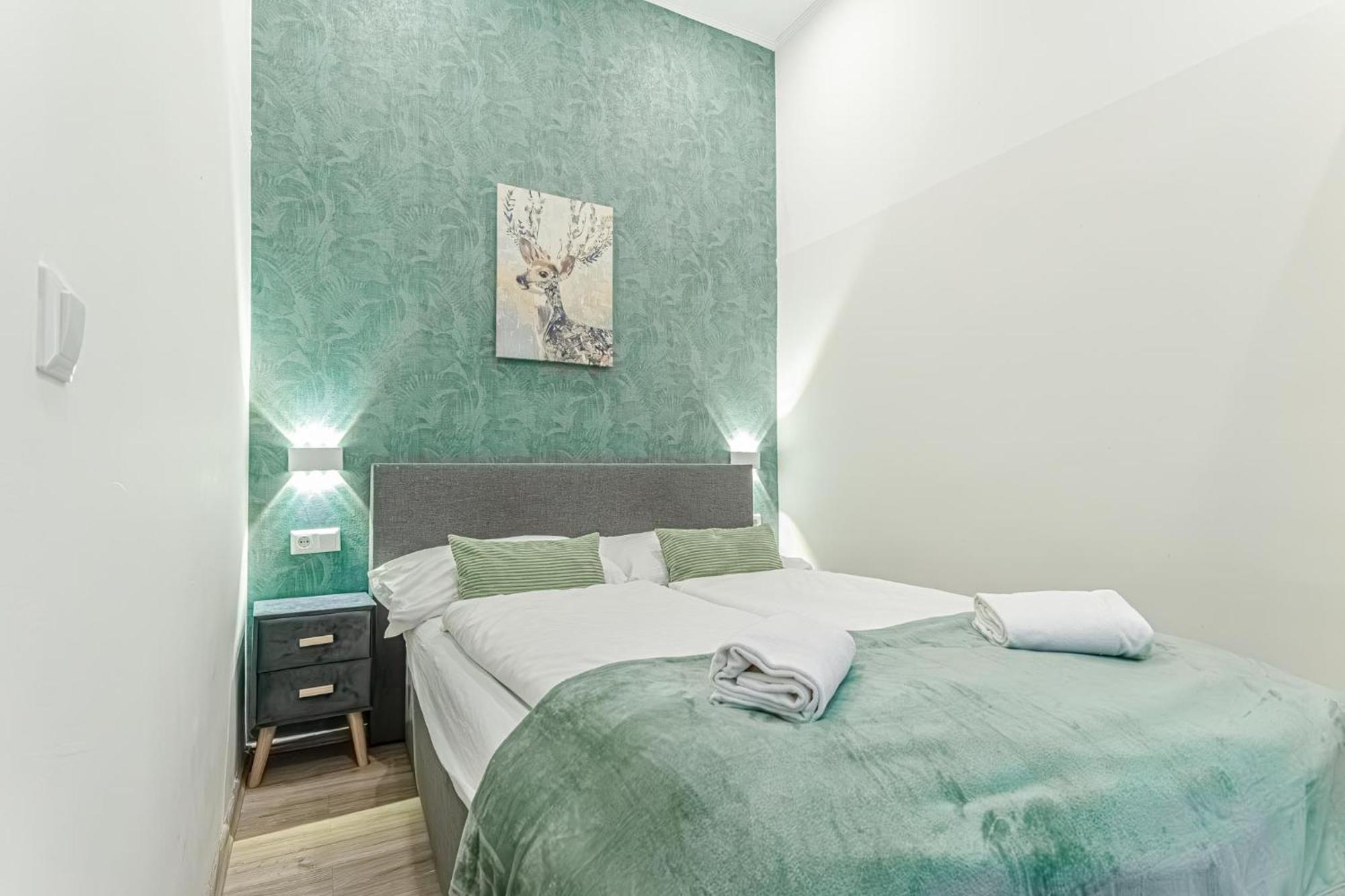 Apartment Shopping Paradise 9br Complex Ideal For 22 People Vienna