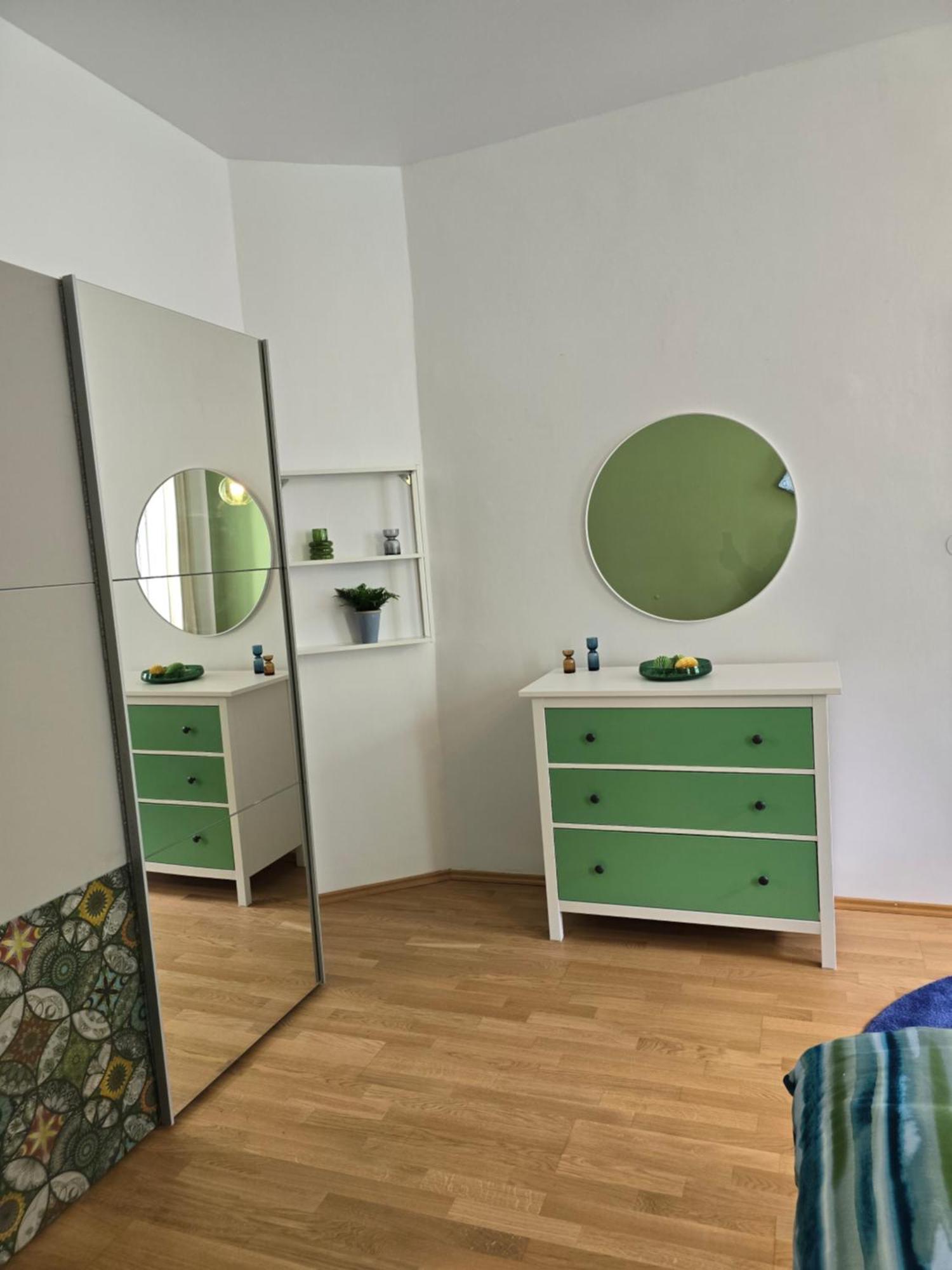 Lebe Im Kunstviertel Beim Hundertwasserhaus L Hg12 *
