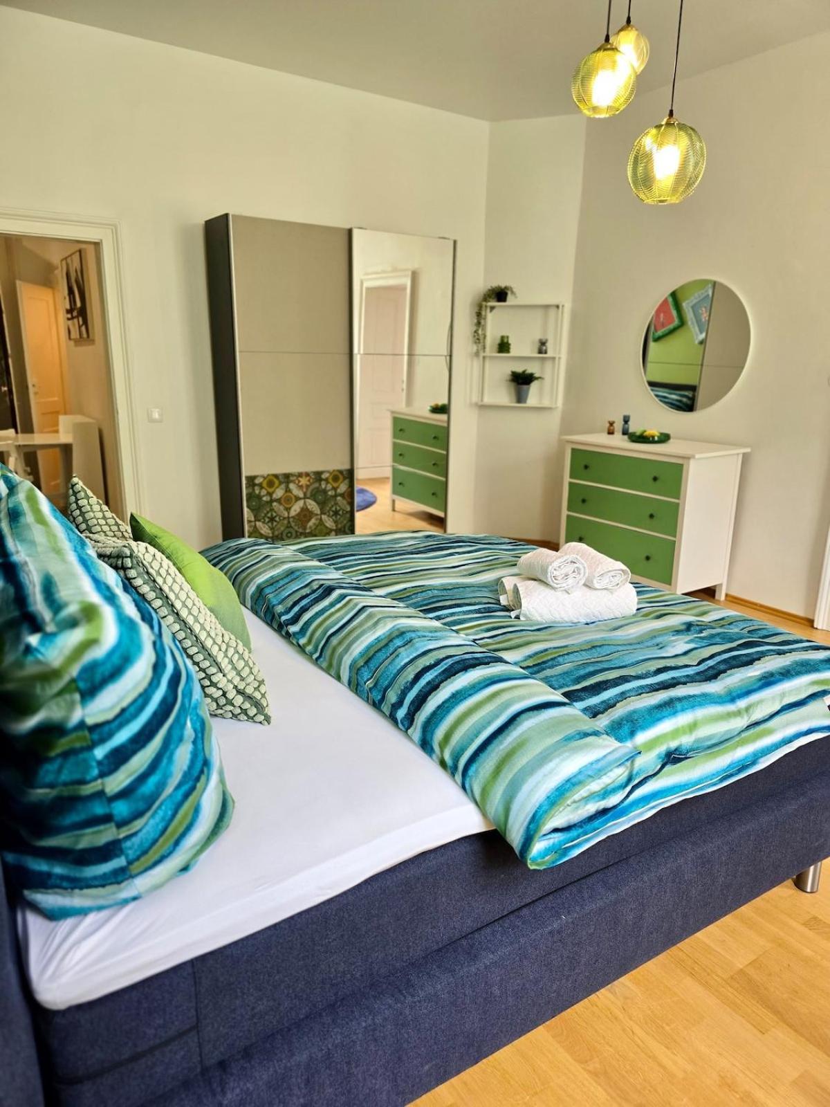 Lebe Im Kunstviertel Beim Hundertwasserhaus L Hg12 *